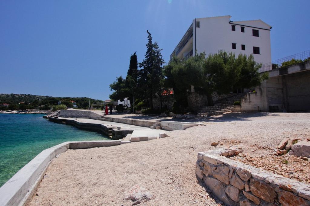 Apartments And Rooms Porto Ražanj Екстериор снимка