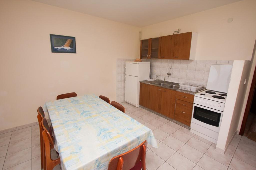 Apartments And Rooms Porto Ražanj Стая снимка