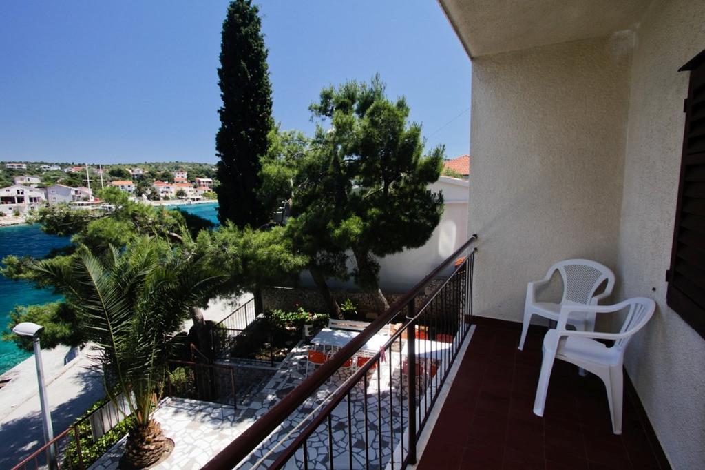 Apartments And Rooms Porto Ražanj Стая снимка