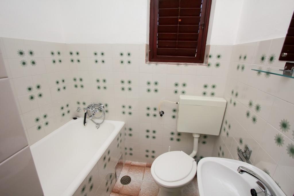 Apartments And Rooms Porto Ražanj Стая снимка
