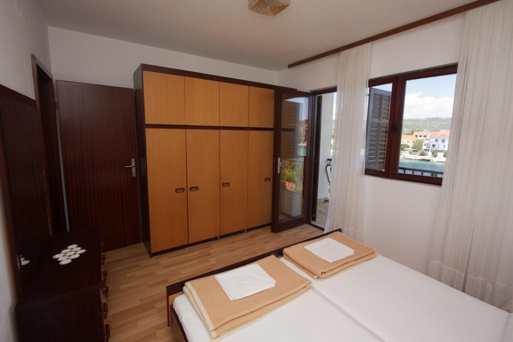 Apartments And Rooms Porto Ražanj Стая снимка