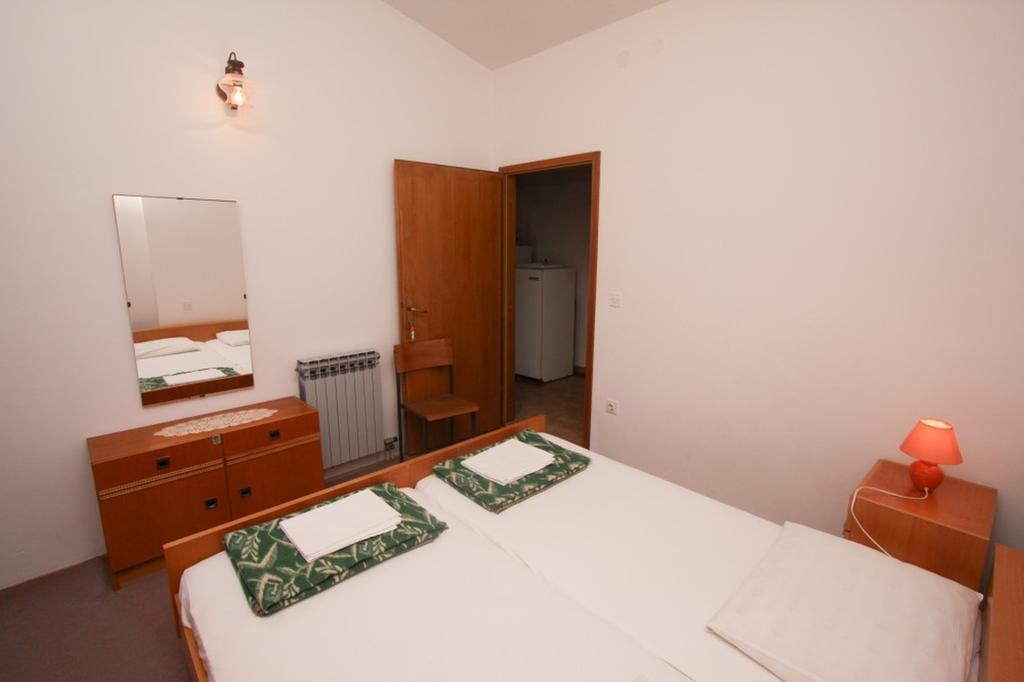 Apartments And Rooms Porto Ražanj Стая снимка
