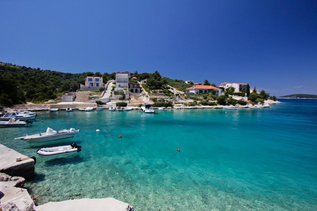 Apartments And Rooms Porto Ražanj Екстериор снимка