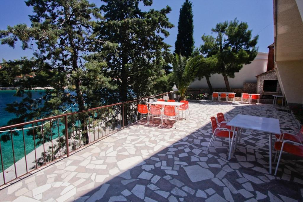 Apartments And Rooms Porto Ražanj Екстериор снимка