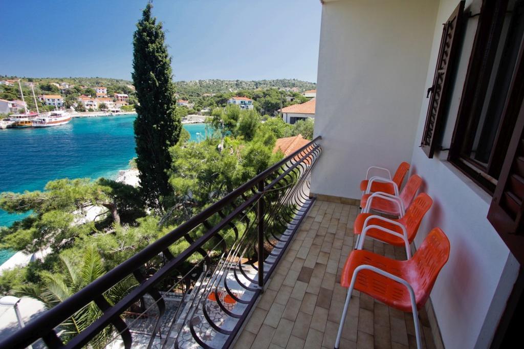 Apartments And Rooms Porto Ražanj Стая снимка