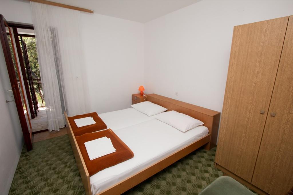 Apartments And Rooms Porto Ražanj Стая снимка