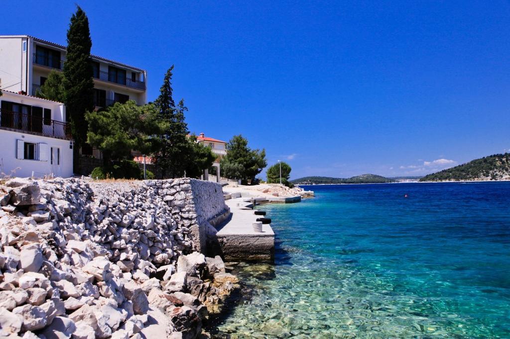 Apartments And Rooms Porto Ražanj Екстериор снимка
